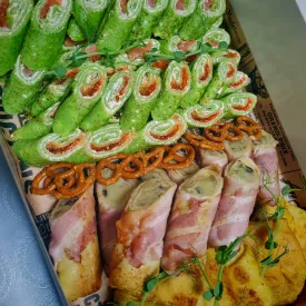 Рулет из шпината с семгой